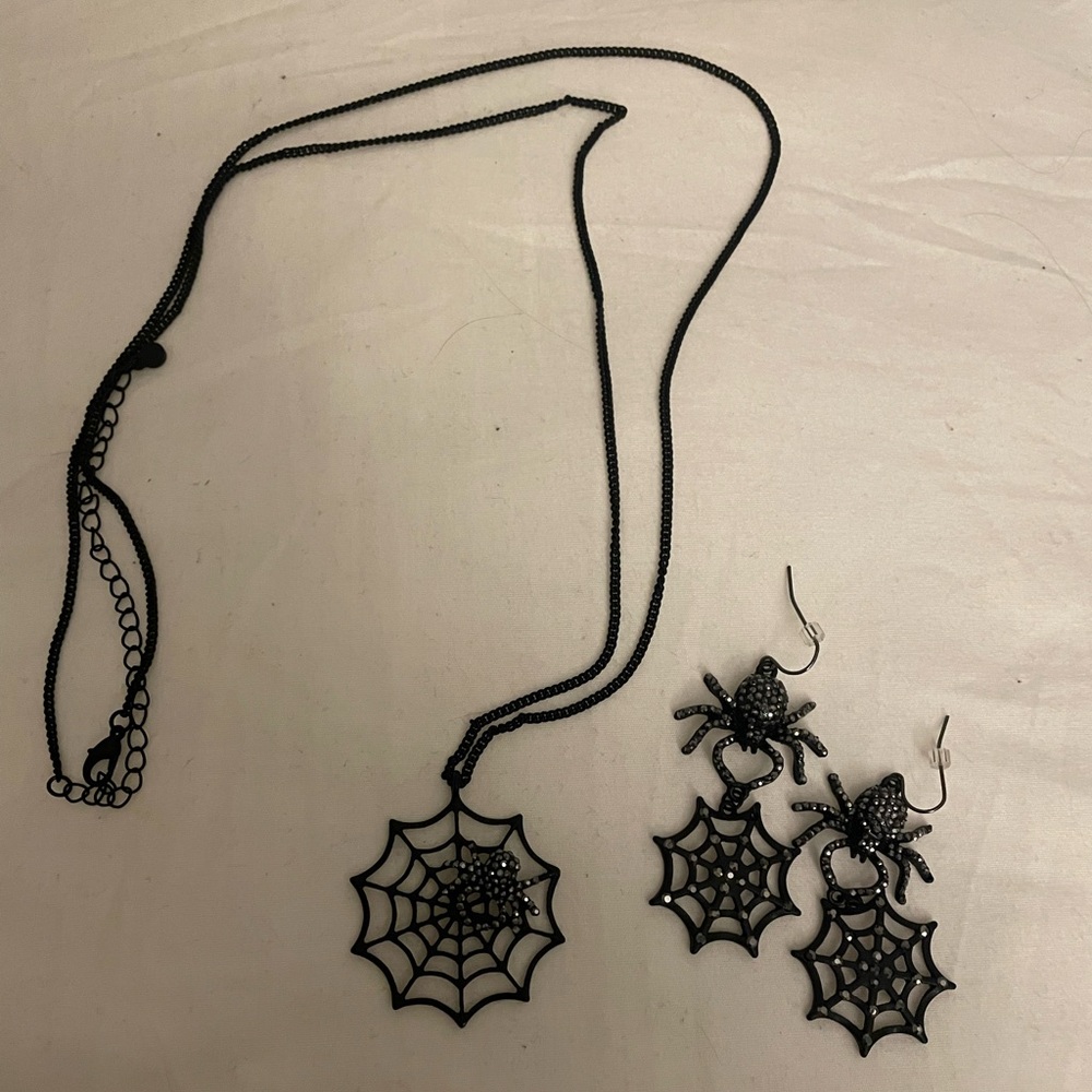 Torrid Halloween Spider Web necklace and earrings set